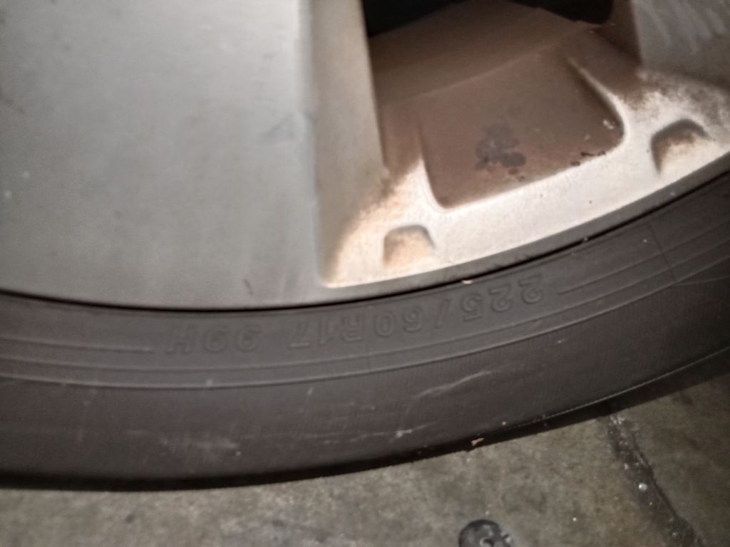 Subaru outback 2009 White Wrecking