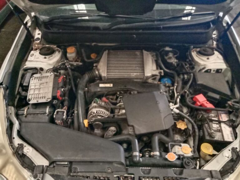 Subaru outback 2009 White Wrecking