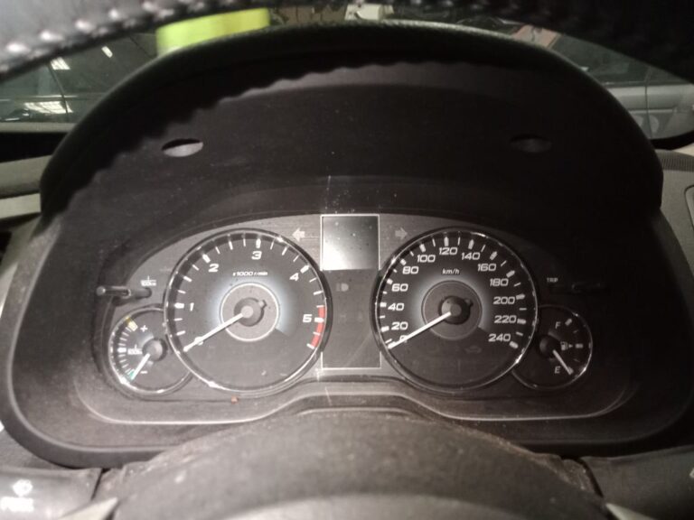 Subaru outback 2009 White Wrecking