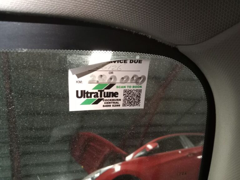Subaru outback 2009 White Wrecking