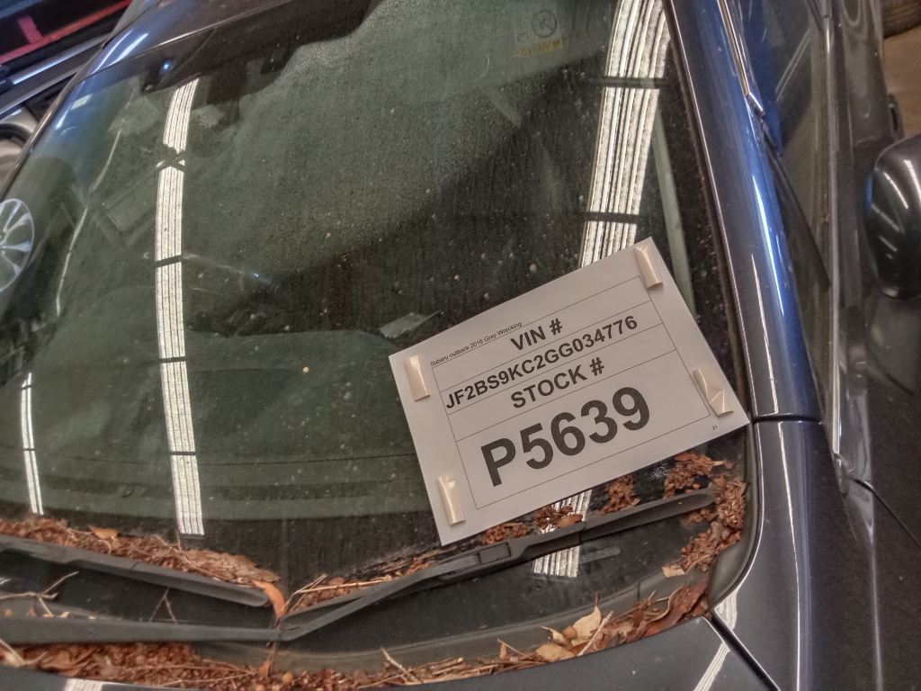 Subaru outback 2016 Grey Wrecking