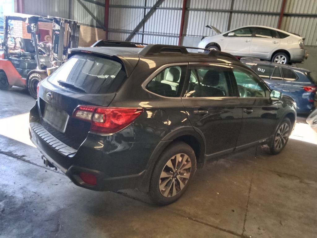 Subaru outback 2016 Grey Wrecking