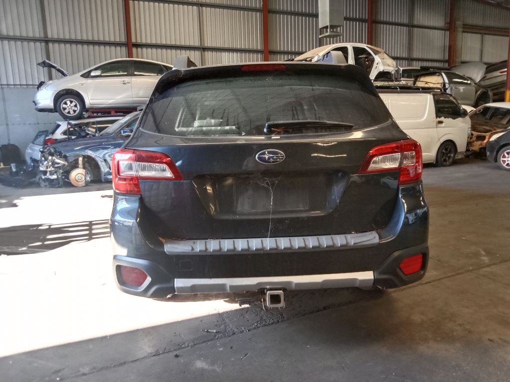 Subaru outback 2016 Grey Wrecking