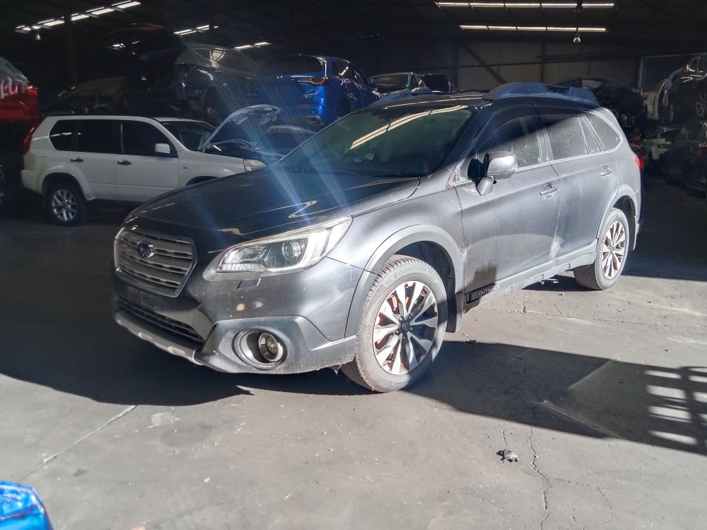 Subaru outback 2016 Grey Wrecking