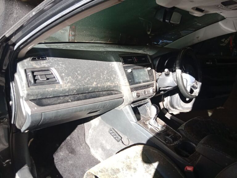 Subaru outback 2016 Grey Wrecking