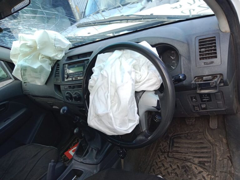 Toyota Hilux 2012 White Wrecking