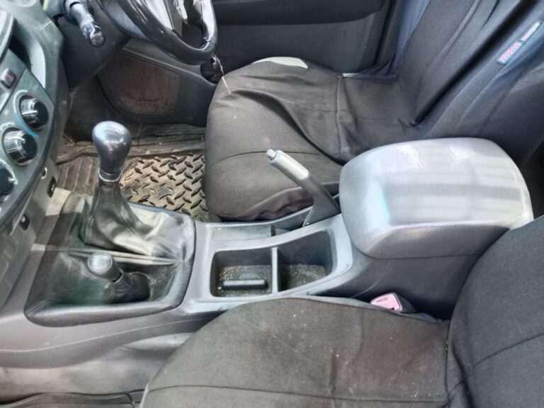Toyota Hilux 2012 White Wrecking