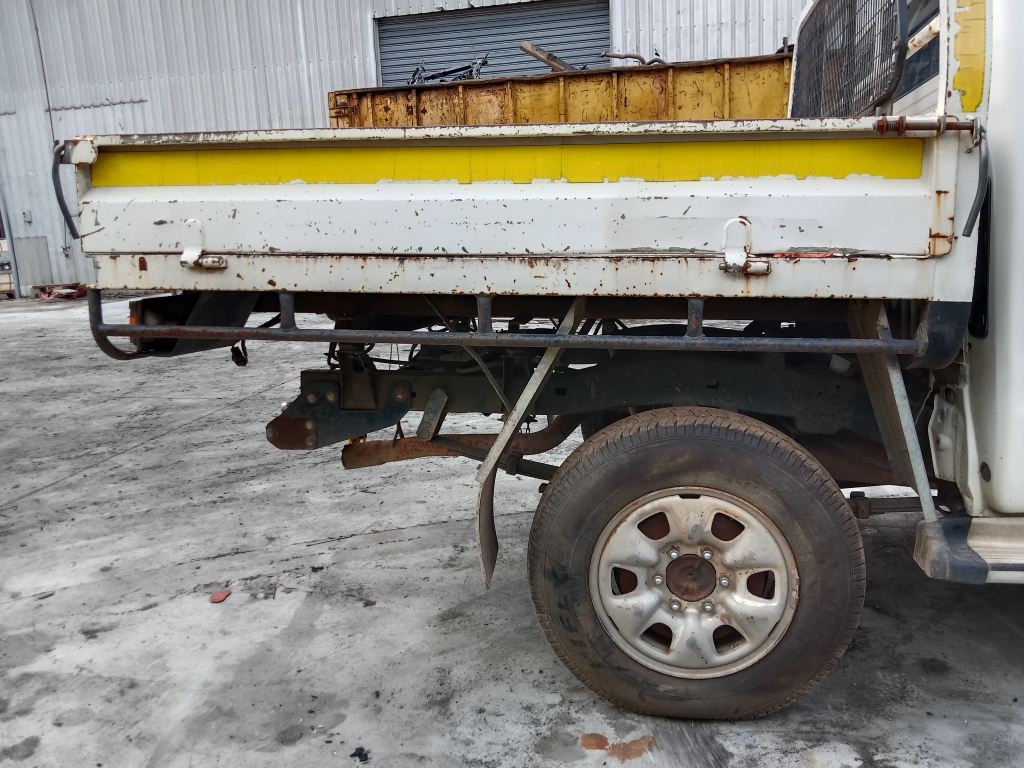 Toyota Hilux 2012 White Wrecking
