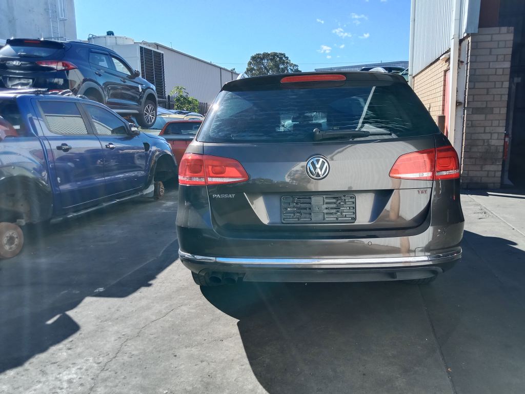 Volkswagen Passat Wagon TSI 2012 Grey Wrecking