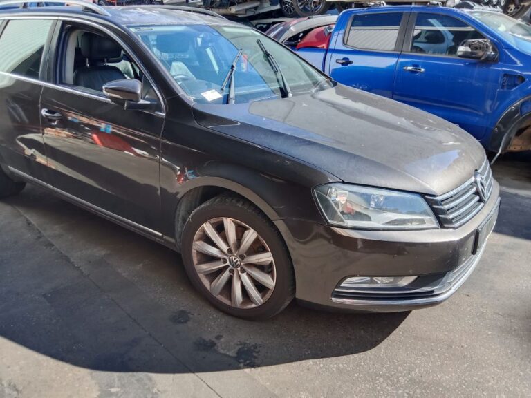 Volkswagen Passat Wagon TSI 2012 Grey Wrecking