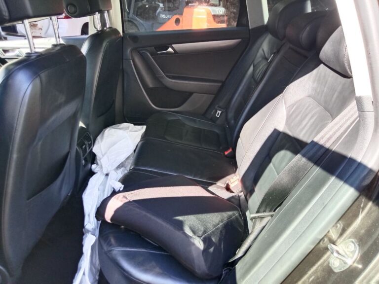Volkswagen Passat Wagon TSI 2012 Grey Wrecking
