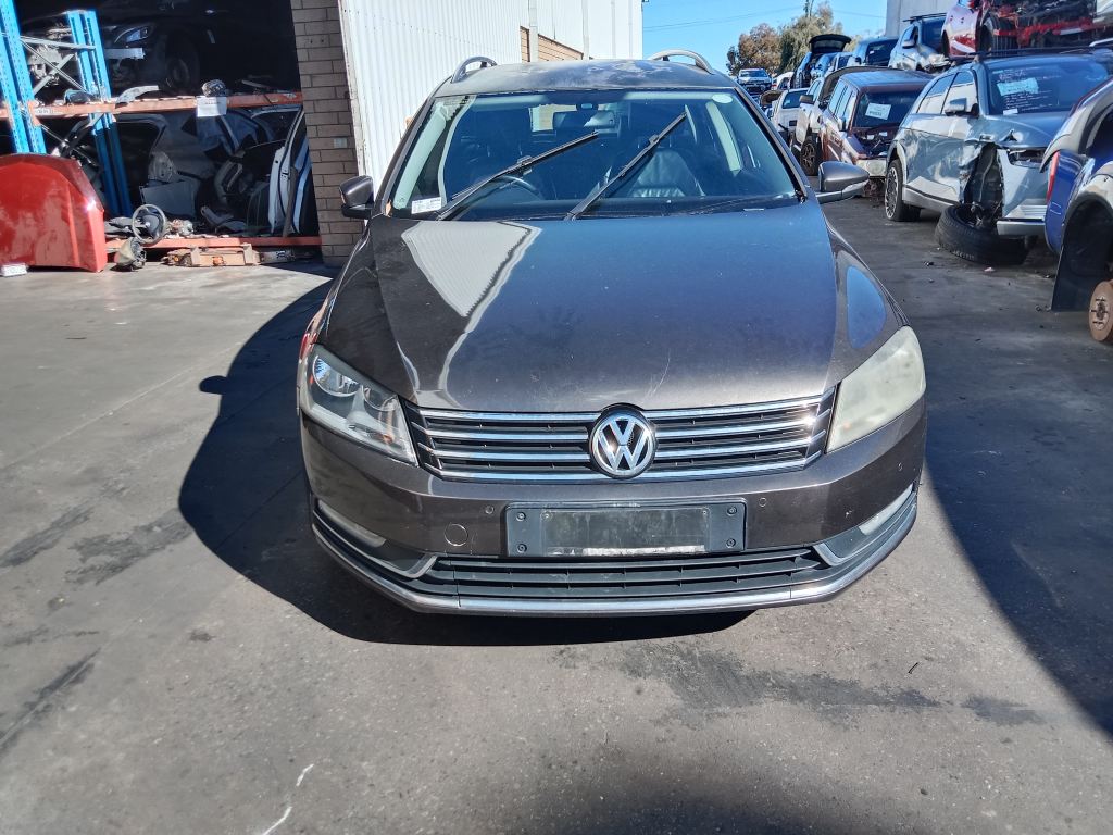 Volkswagen Passat wagon tsi 2012 Grey Wrecking
