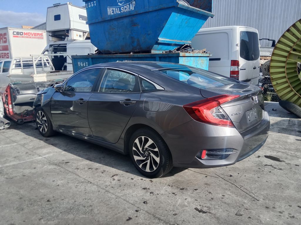 Honda Civic 2016 Grey Wrecking