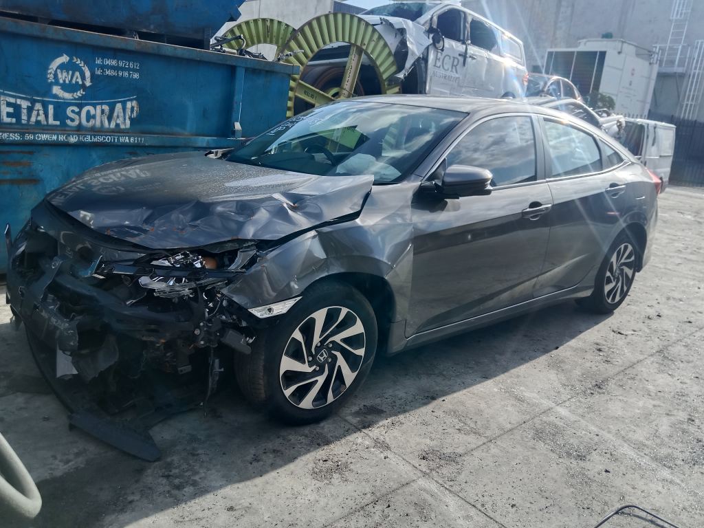 Honda Civic 2016 Grey Wrecking