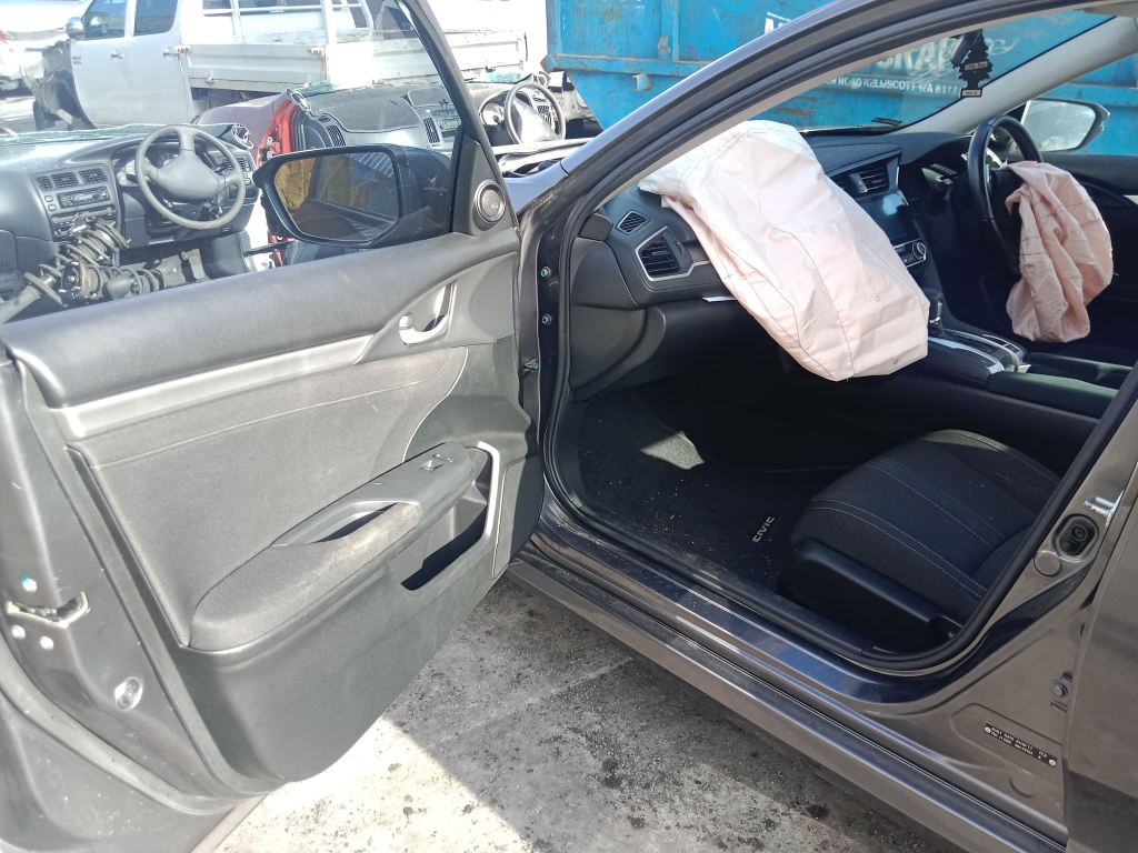 Honda Civic 2016 Grey Wrecking