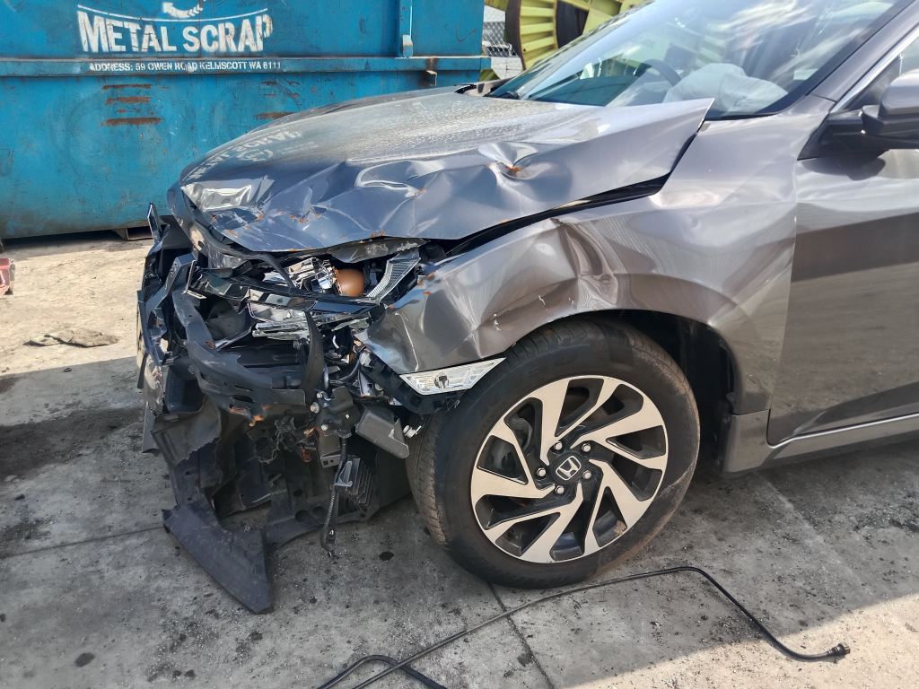 Honda Civic 2016 Grey Wrecking