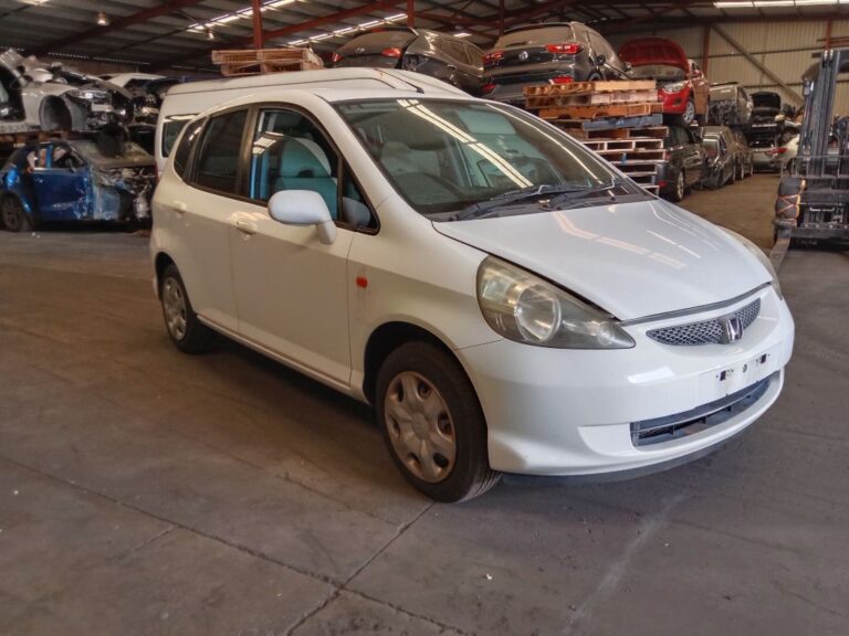 Honda jazz 2005 White Wrecking