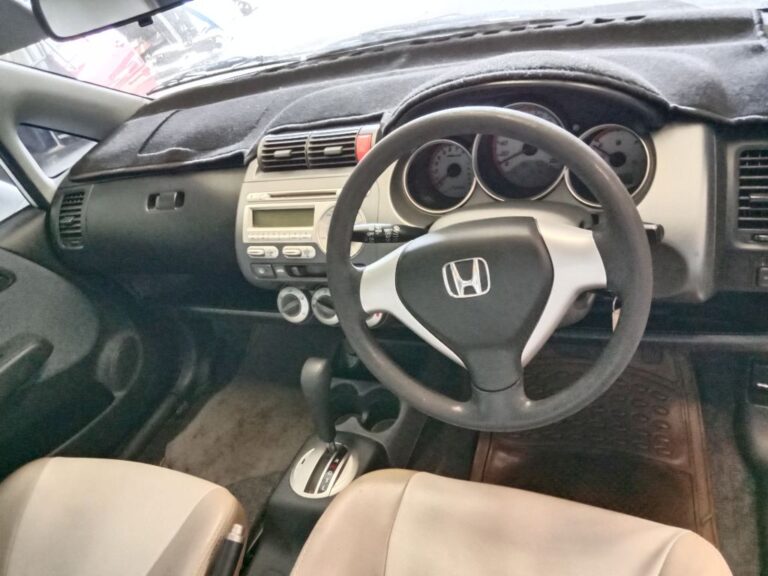 Honda jazz 2005 White Wrecking