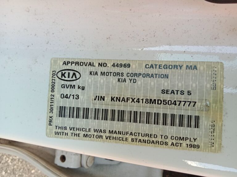 Kia Cerato 2013 White Wrecking