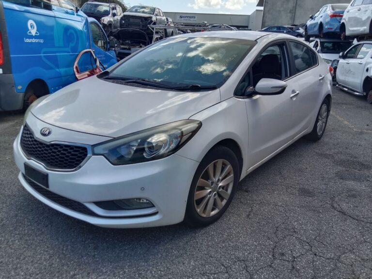 Kia Cerato 2013 White Wrecking