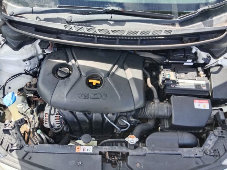 Kia Cerato 2013 White Wrecking