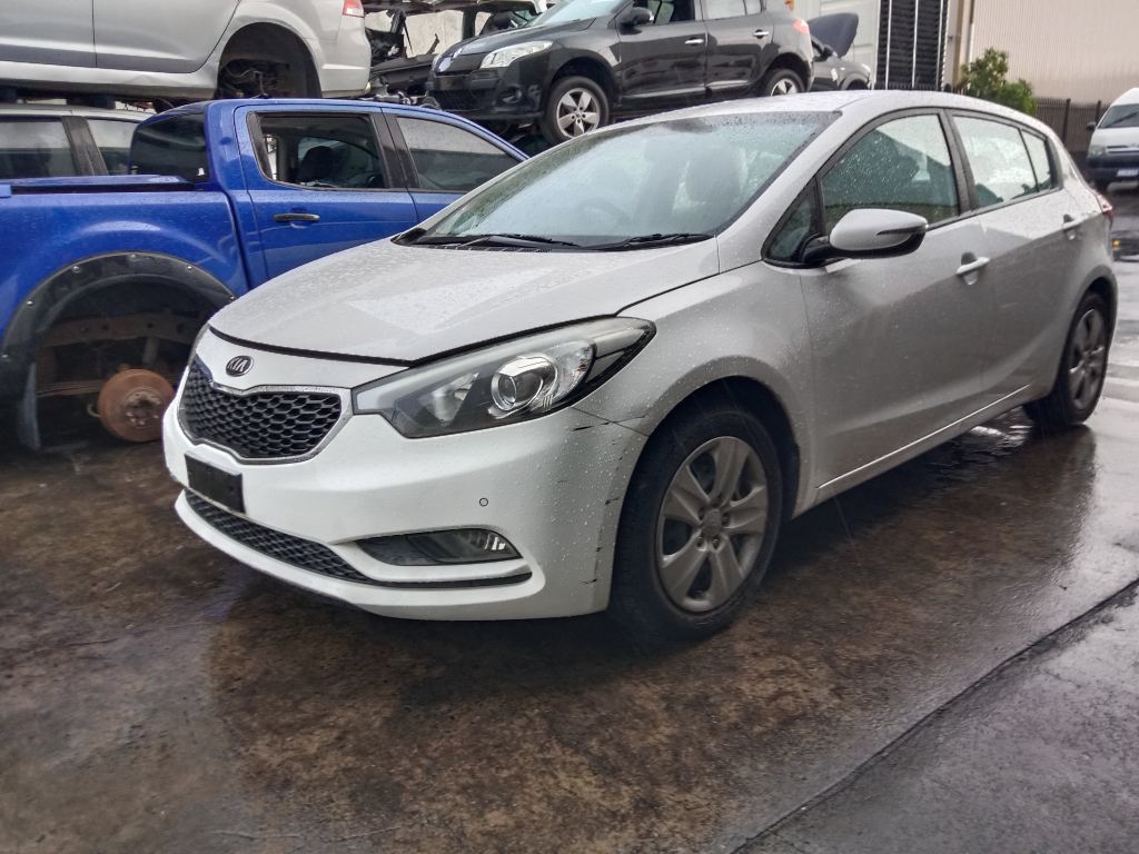 Kia Cerato 2014 hatchback White Wrecking