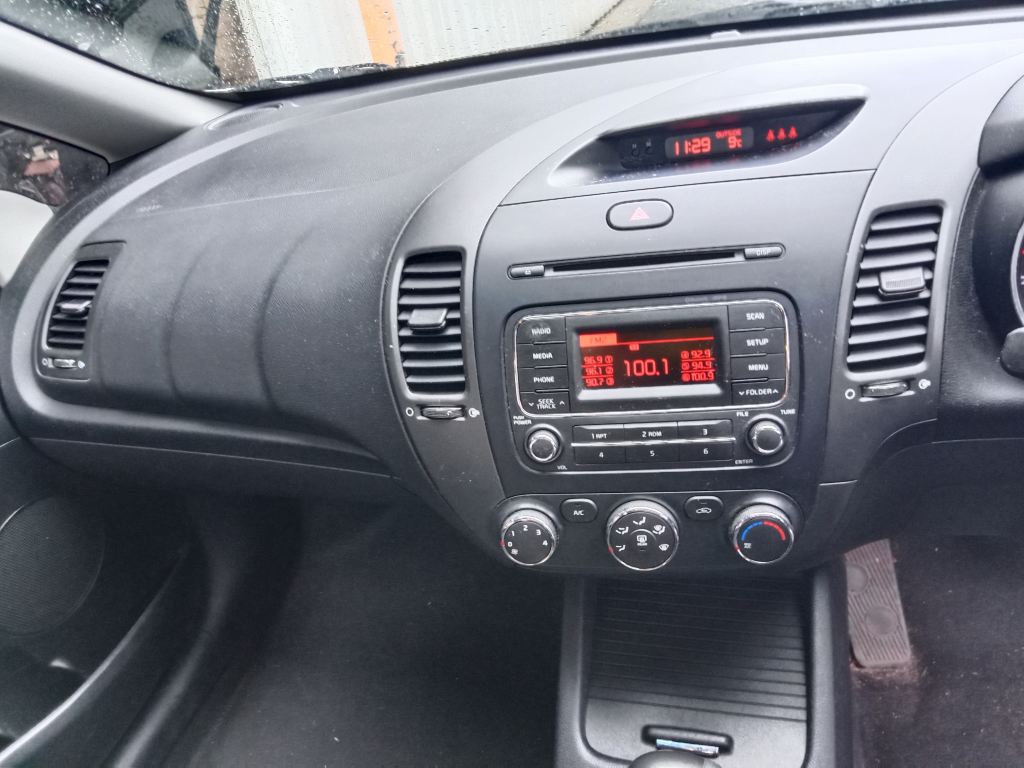 Kia Cerato 2014 hatchback White Wrecking