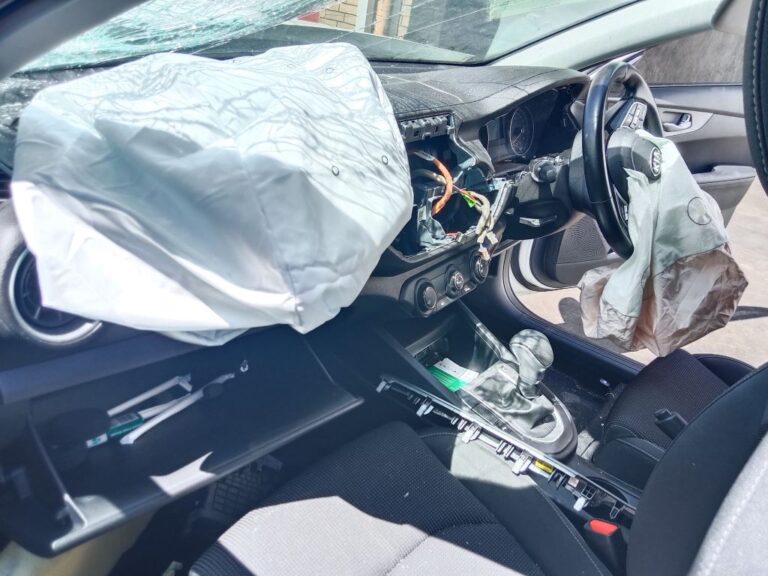 Kia Cerato 2021 White Wrecking