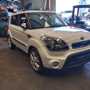 Kia Soul 2011 White Wrecking