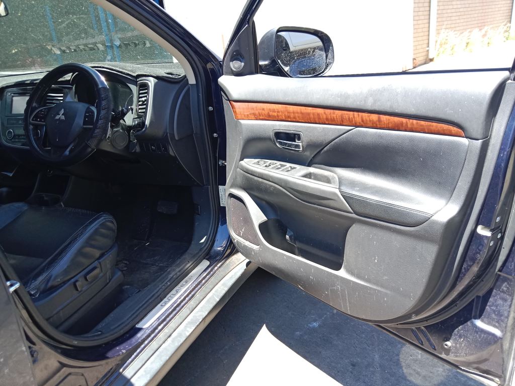 Mitsubishi Outlander 2012 Blue Wrecking