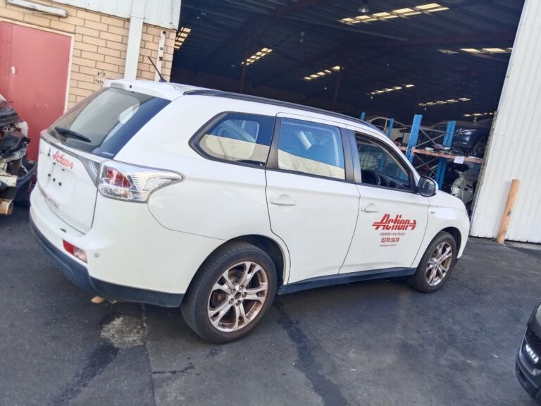 Mitsubishi Outlander 2013 White Wrecking