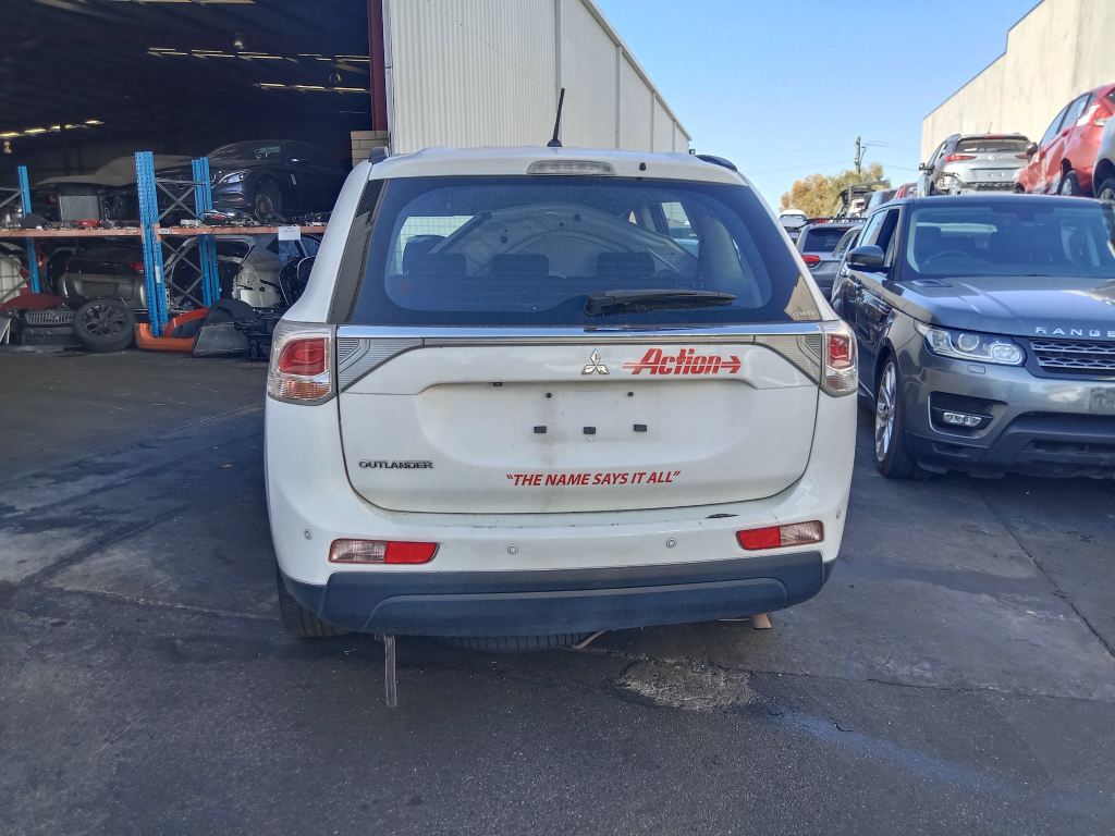 Mitsubishi Outlander 2013 White Wrecking