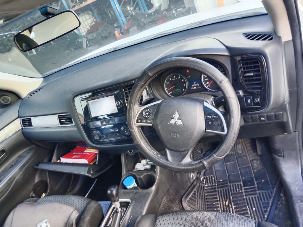 Mitsubishi Outlander 2013 White Wrecking