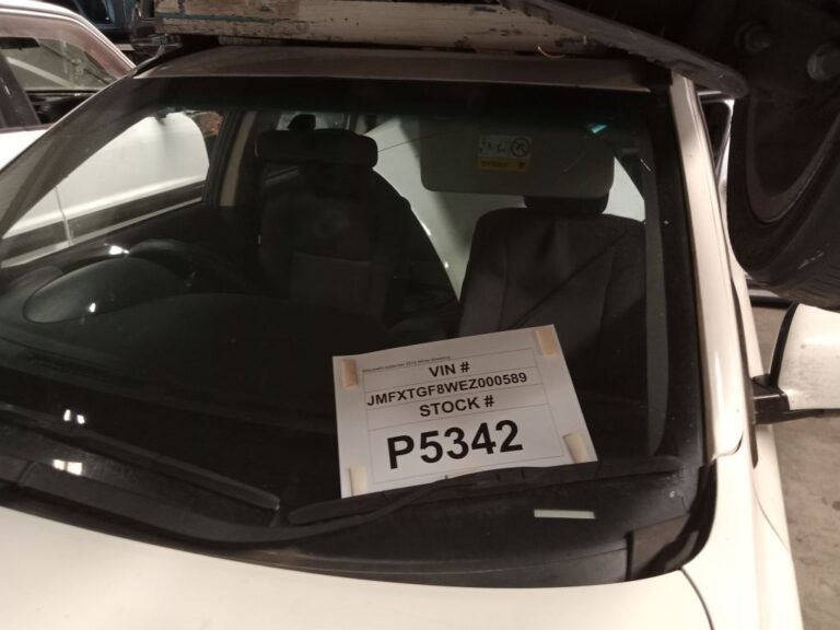 Mitsubishi Outlander 2013 White Wrecking