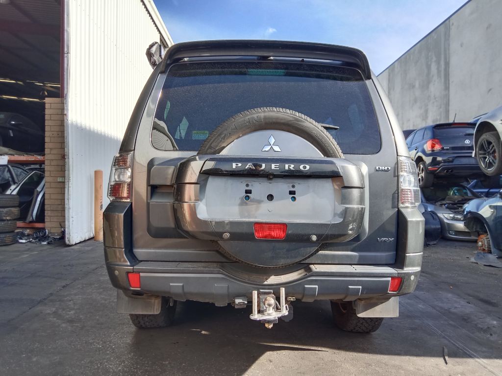 Mitsubishi Pajero 2014 Grey Wrecking