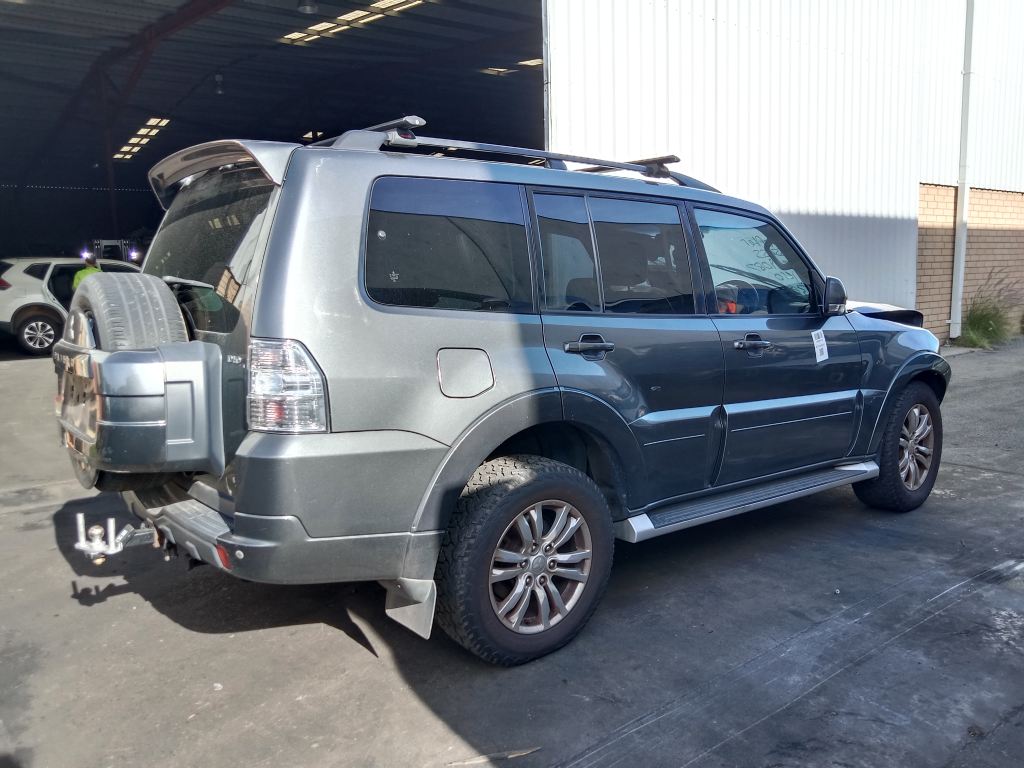 Mitsubishi Pajero 2014 Grey Wrecking