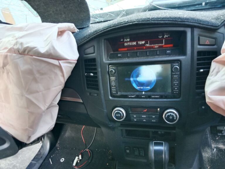 Mitsubishi Pajero 2014 Grey Wrecking