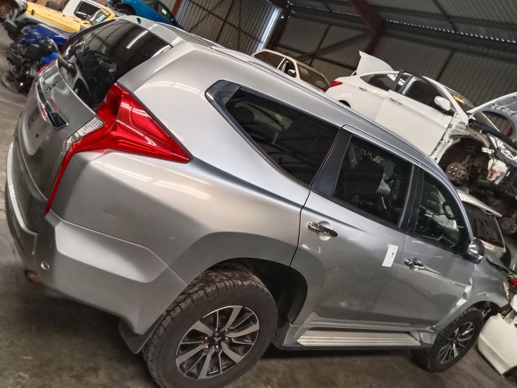 Mitsubishi Pajero Sport 2017 Silver Wrecking