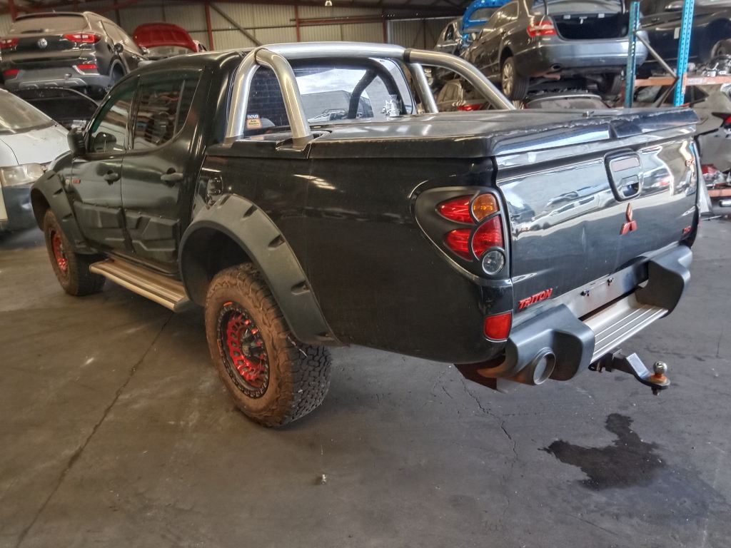 Mitsubishi Triton 2011 Black Wrecking