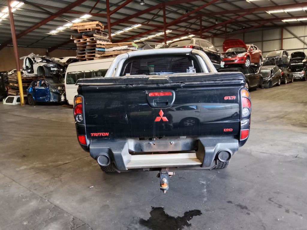 Mitsubishi Triton 2011 Black Wrecking
