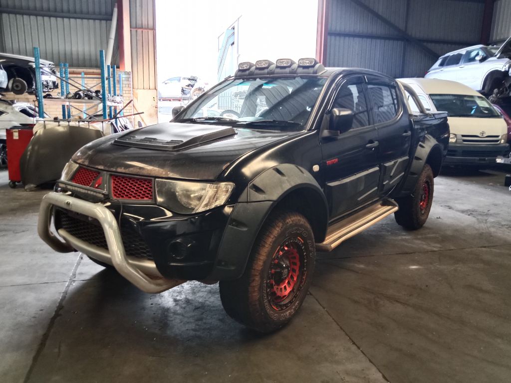 Mitsubishi Triton 2011 Black Wrecking