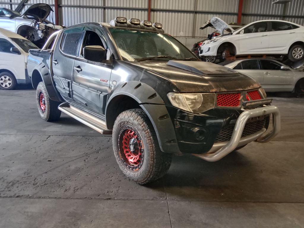 Mitsubishi Triton 2011 Black Wrecking