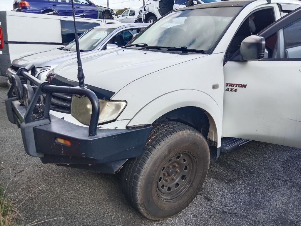 Mitsubishi Triton 2012 White Wrecking