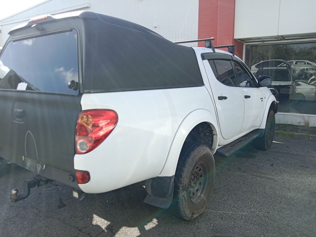 Mitsubishi Triton 2012 White Wrecking