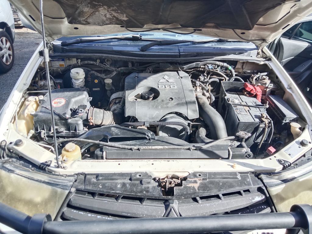 Mitsubishi Triton 2012 White Wrecking