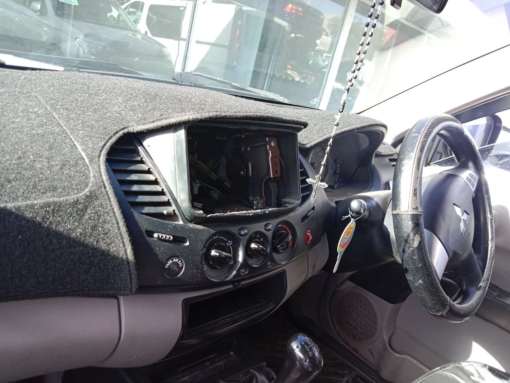 Mitsubishi Triton 2012 White Wrecking