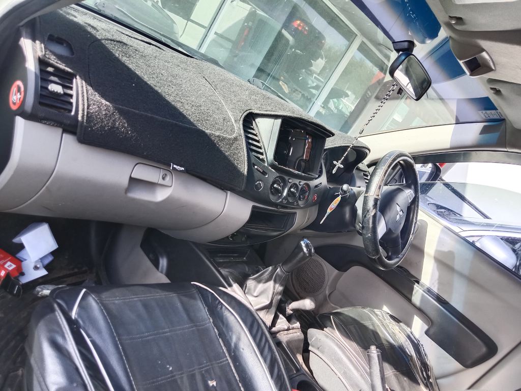 Mitsubishi Triton 2012 White Wrecking
