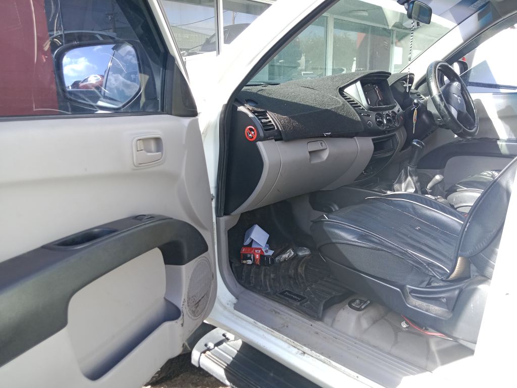 Mitsubishi Triton 2012 White Wrecking