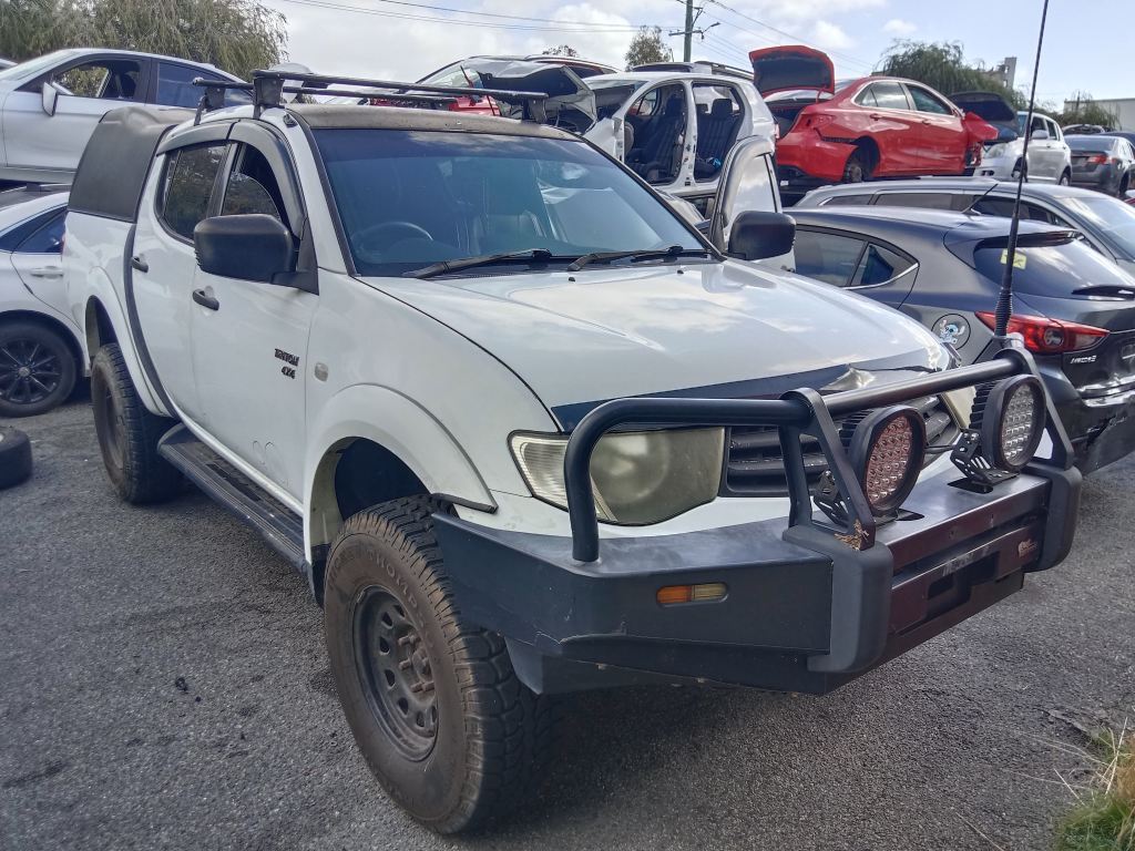 Mitsubishi Triton 2012 White Wrecking