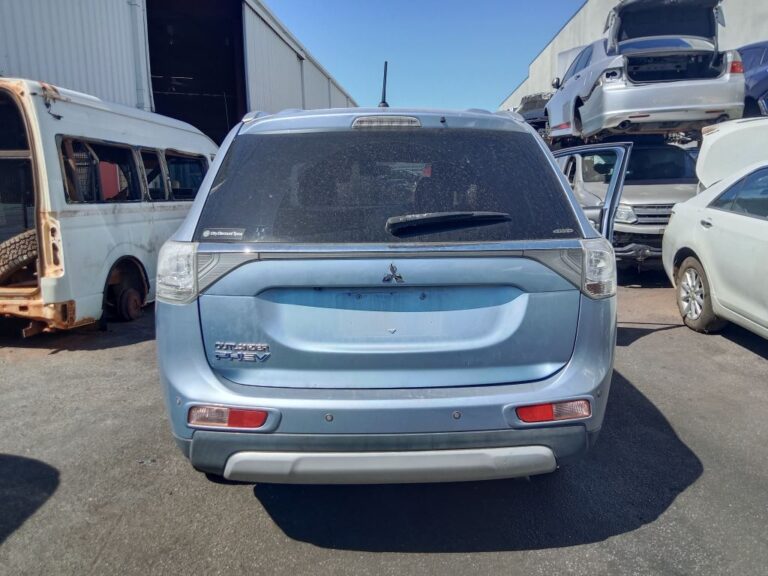 Mitsubishi outlander 2014 hybrid Blue Wrecking